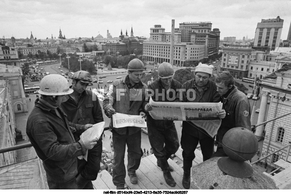 Ремонт фасада ЦУМа в Москве