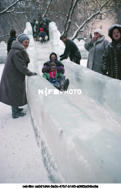Всероссийский фестиваль ледовой скульптуры "Вьюговей-94" в Москве
