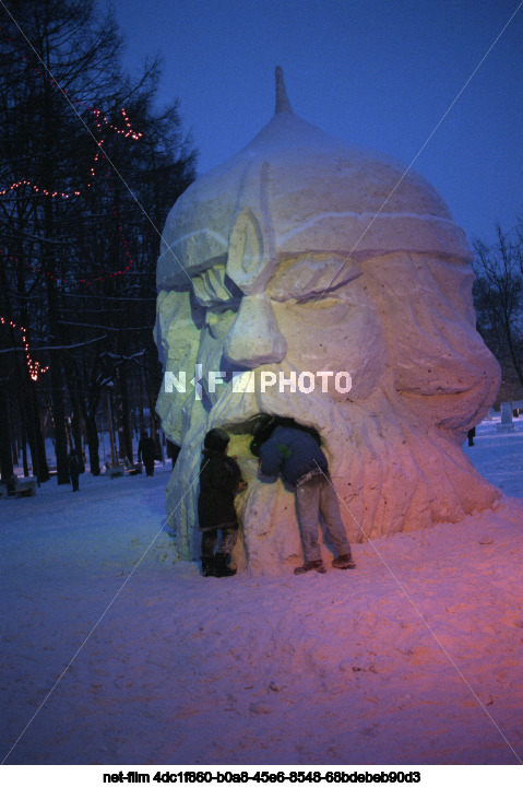 Всероссийский фестиваль ледовой скульптуры "Вьюговей-94" в Москве