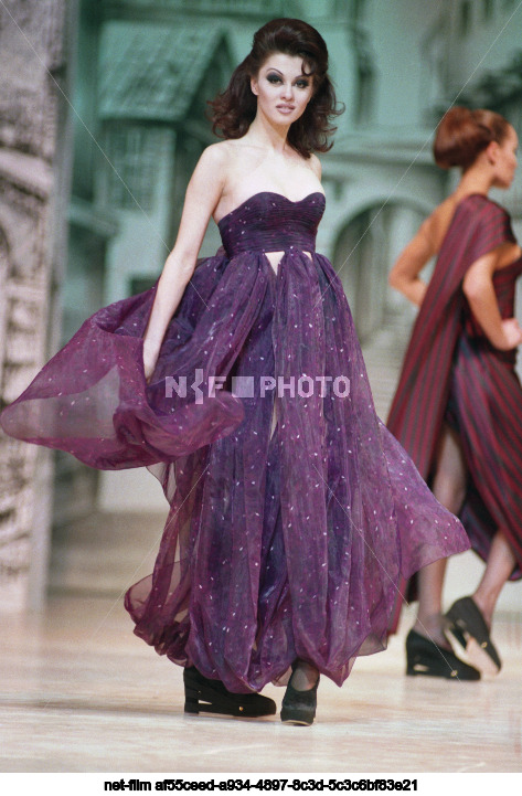 Модный показ В.А. Юдашкина в Москве