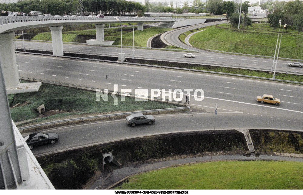 Открытие трехуровневой дорожной развязки в Москве