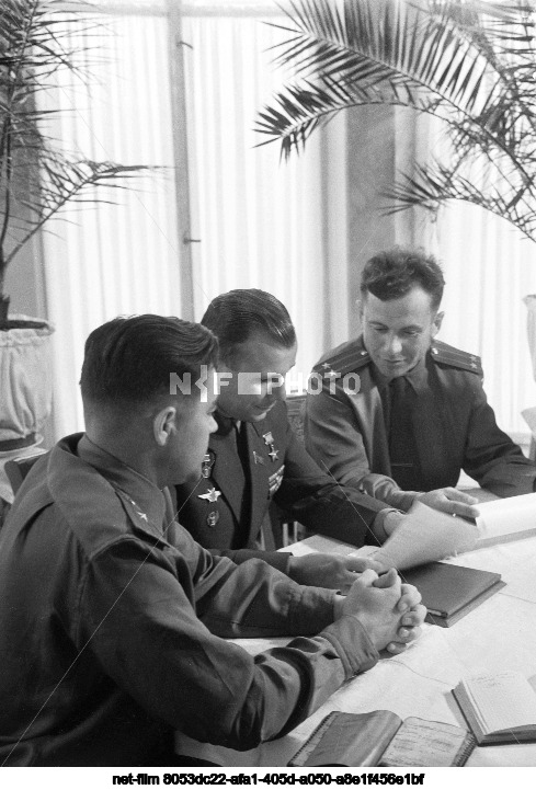 Meeting of USSR pilot-cosmonauts with representatives of the Soviet press in Kuibyshev