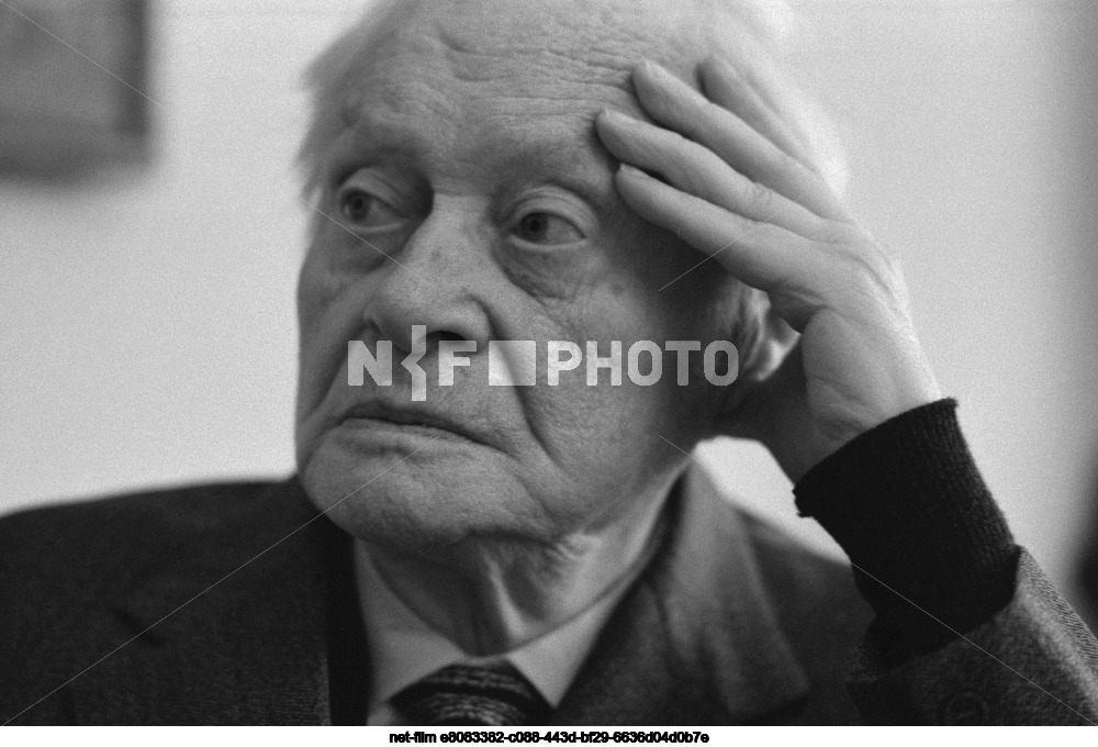 Руководитель Центрального театра кукол С.В. Образцов