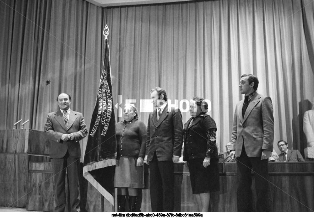 Presentation of the Challenge Red Banner to the staff of the State Research Institute of the TASS in Moscow