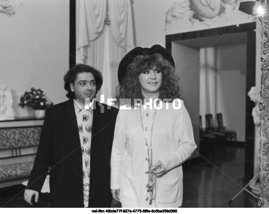 Показ моделей одежды В.А. Юдашкина в Москве