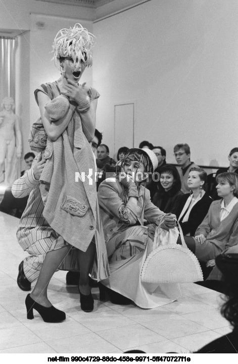 Показ моделей одежды В.А. Юдашкина в Москве