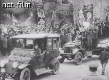 Кинохроника Первомайская демонстрация 1918 года на Красной площади. (1918)