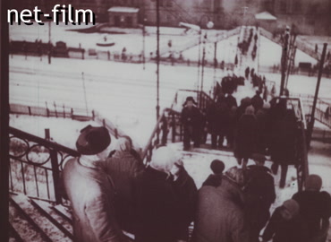 Кинохроника Люди идут на завод. (1941-1942)
