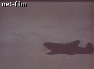 Footage Muscovites in the metro during an air raid. (1941)