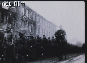 Footage Soviet troops in Poland. (1945)