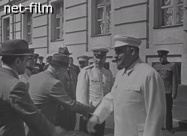 Кинохроника Руководители СССР перед началом Всесоюзного парада физкультурников. (12.08.1945)