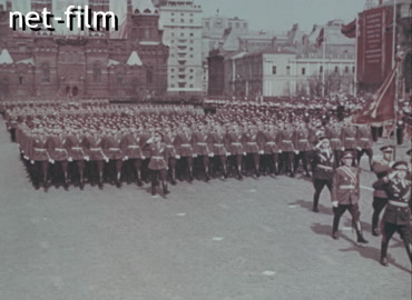 Кинохроника Первомайский военный парад в Москве. (01.05.1960)