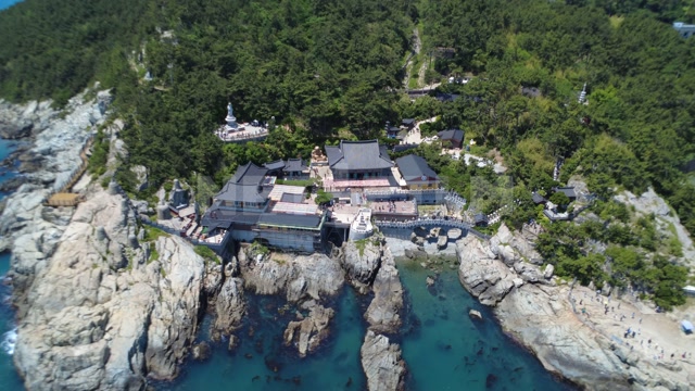 Аэросъемка буддийского храма Хэдон Ёнгунса