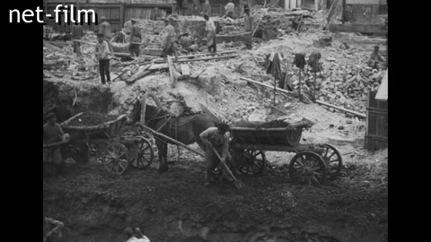 Кинохроника Земляные работы и разгрузка вагонов с песком. (1922)