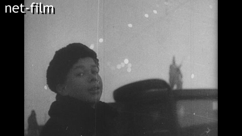 Кинохроника Салют в Ленинграде в честь снятия блокады. (27.01.1944)