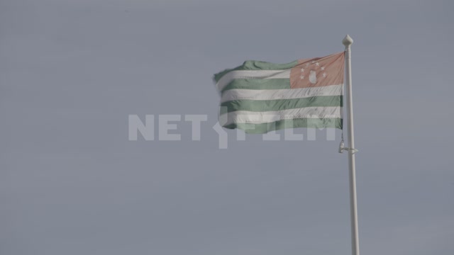 Развивается флаг Абхазии, крики чаек на фоне