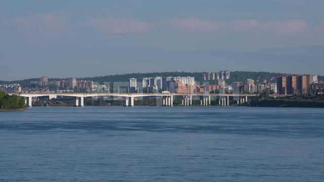 Иркутск, лето, день, река Ангара, в кадре мост, современные новостройки
