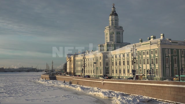 Санкт-Петербург, зима, день, набережная, замерзшая Нева, в кадре здание Кунсткамеры