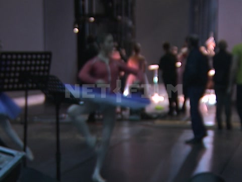 Young ballet dancers rehearse backstage