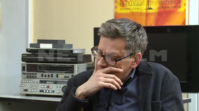 Studio, equipment, monitor. Sergey Zonenlicht gives an interview