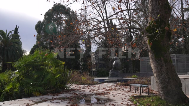 Абхазия, парк, скамейки, вольеры