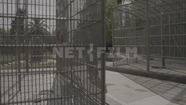 Абхазия, Сухум, обезьяний питомник, вольеры, клетки, обезьяны