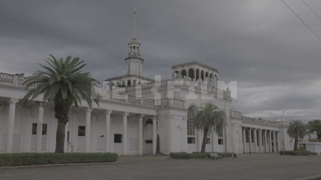 Абхазия, Сухум, здание вокзала, пальмы