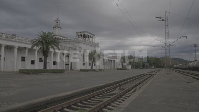 Абхазия, Сухум, железнодорожный вокзал, перрон, здание вокзала