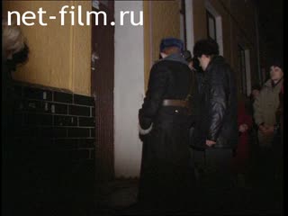 Кинохроника Люди у подъезда дома Влада Листьева. (1995)