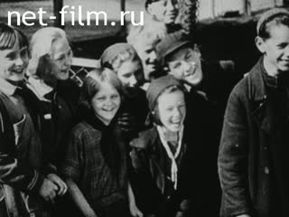 Footage Soviet family and school. (1927-1928)